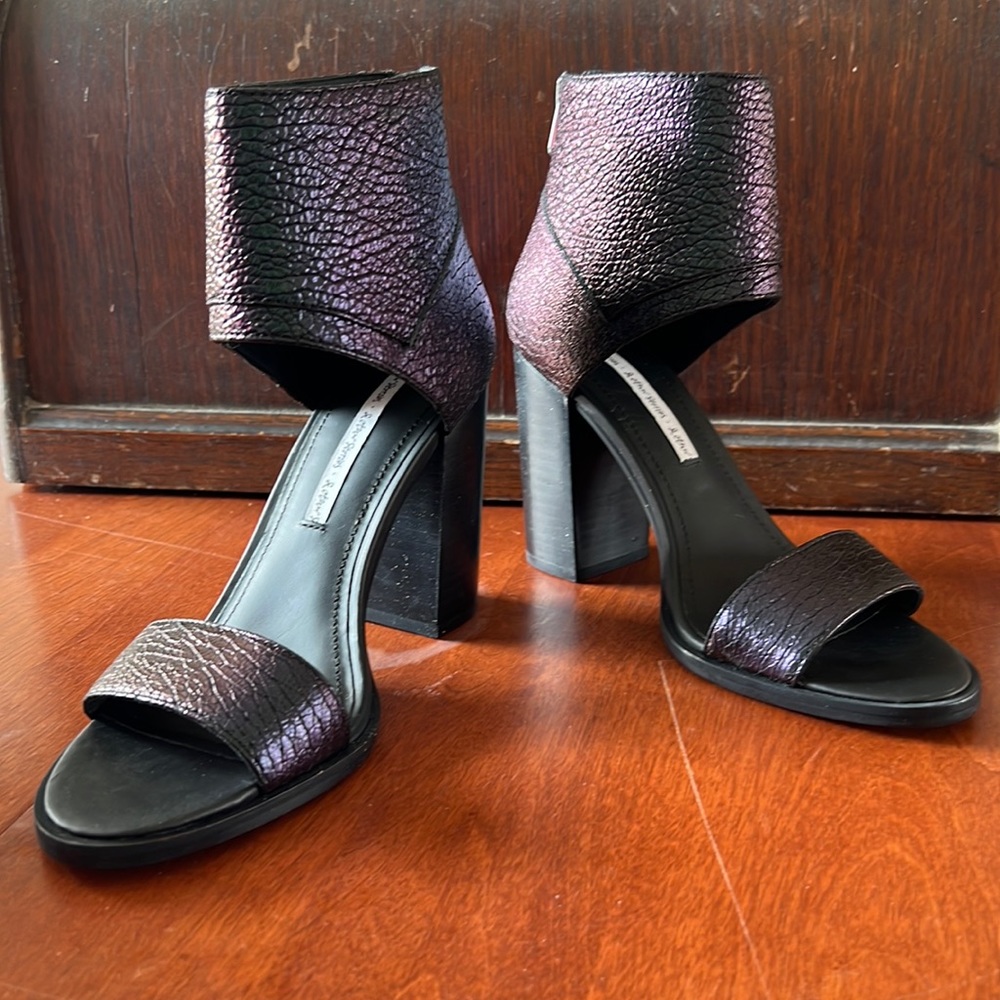 NWT Shoes & Other Stories Iridescent purple-green sandals, size 8